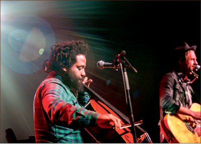 unplug — The alternative rock band’s lead singer Jon Foreman performed original songs and popular Switchfoot classics alongside singer-songwriter Garrett Green. Photo credit: Courtney Russo