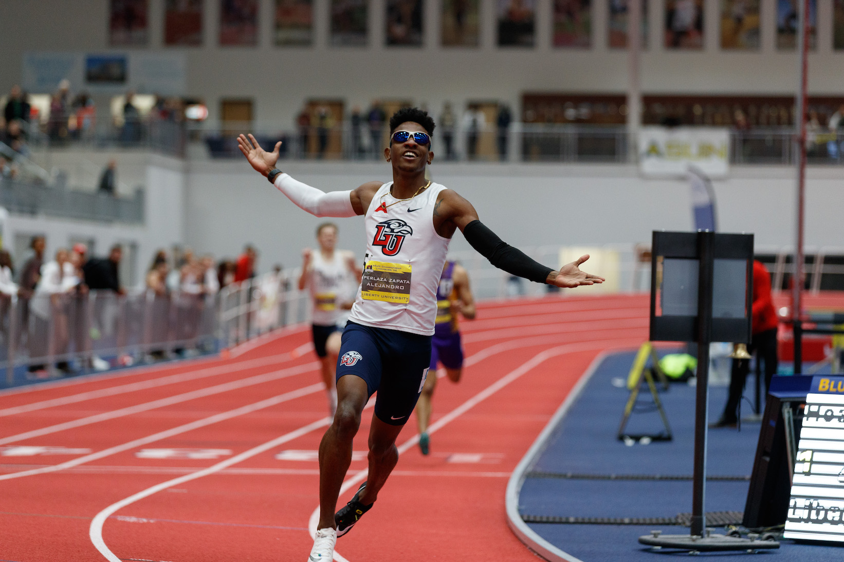 Men’s and women’s track take the ASUN indoor track championships The
