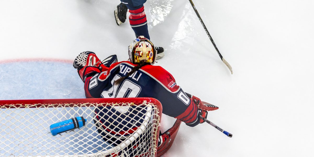 Lady Flames hockey defeats Hamilton College 7-0 in an exhibition game