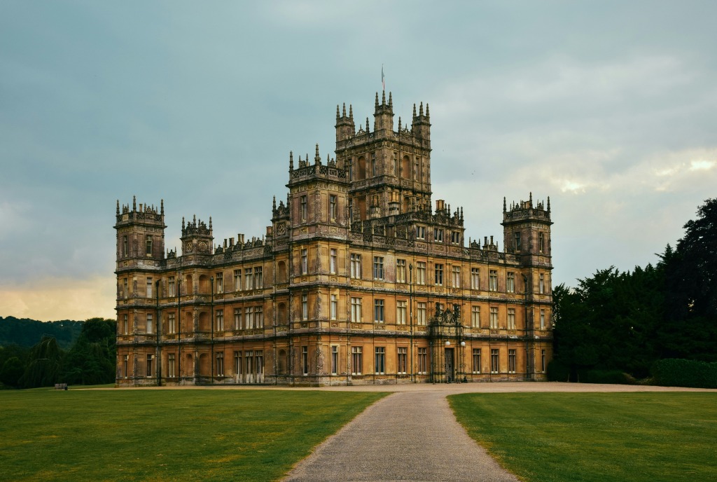 Picture of Highclere Castle which was used for the setting of Downton Appby. Photo by Tim Alex from Unsplash.