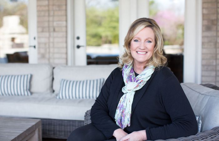 #1 New York Times best-selling author Karen Kingsbury is America’s favorite storyteller.