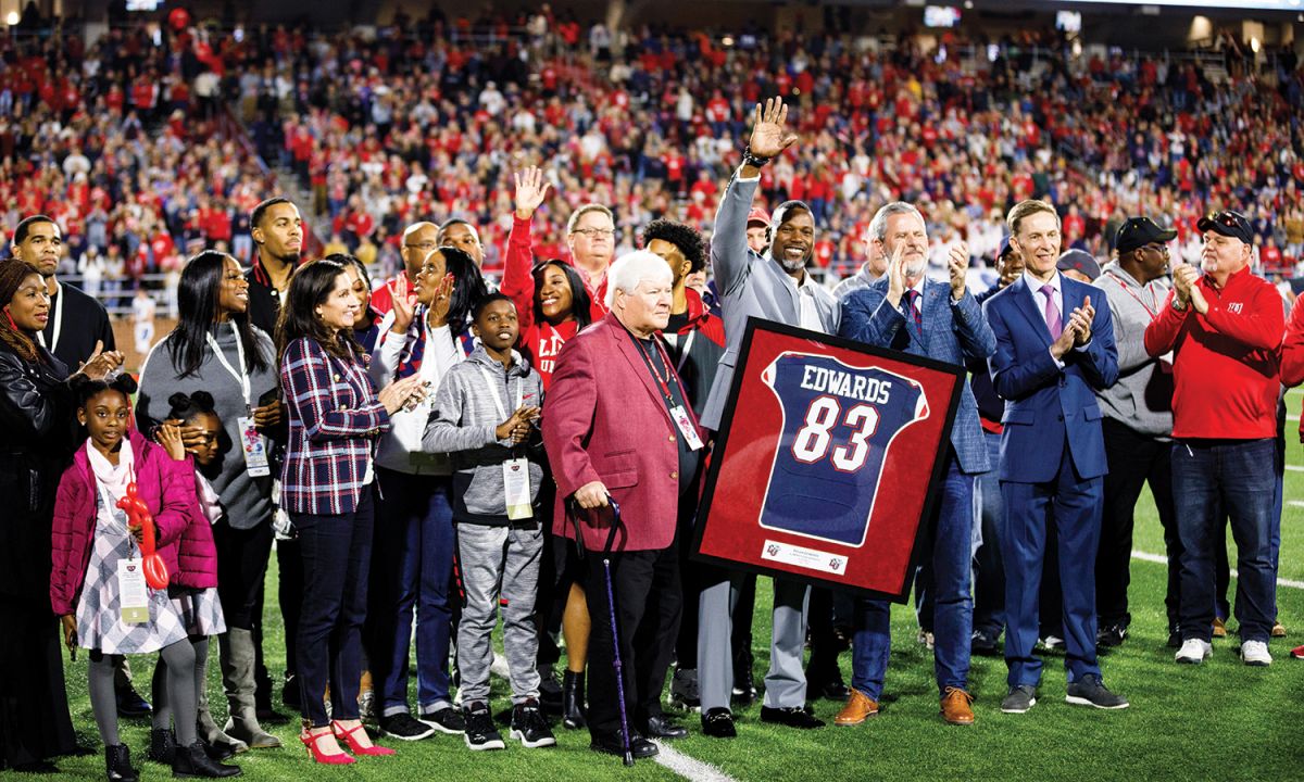 Liberty retires No. 83 jersey of former Cowboys player Kelvin Edwards