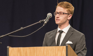LUCOM student-doctor speaks during annual cadaver ceremony.