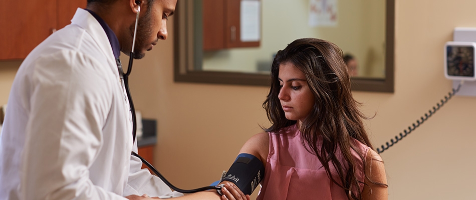 A Liberty University osteopathic medical student examines a standardized patient.