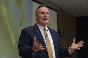 Stephen M.R. Covey leads a SPEED of Trust session to LUCOM faculty and staff.