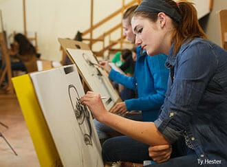 Students in a Liberty University Department of Studio & Digital Arts classroom.