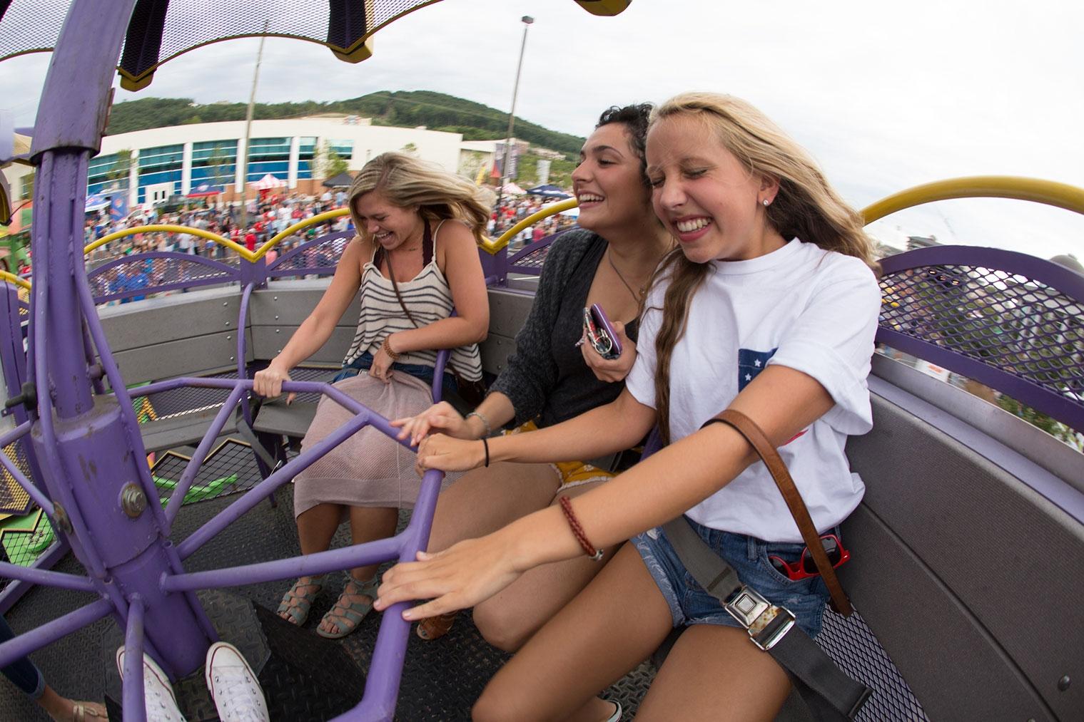Annual Block Party draws large crowd for outdoor festival » Liberty News