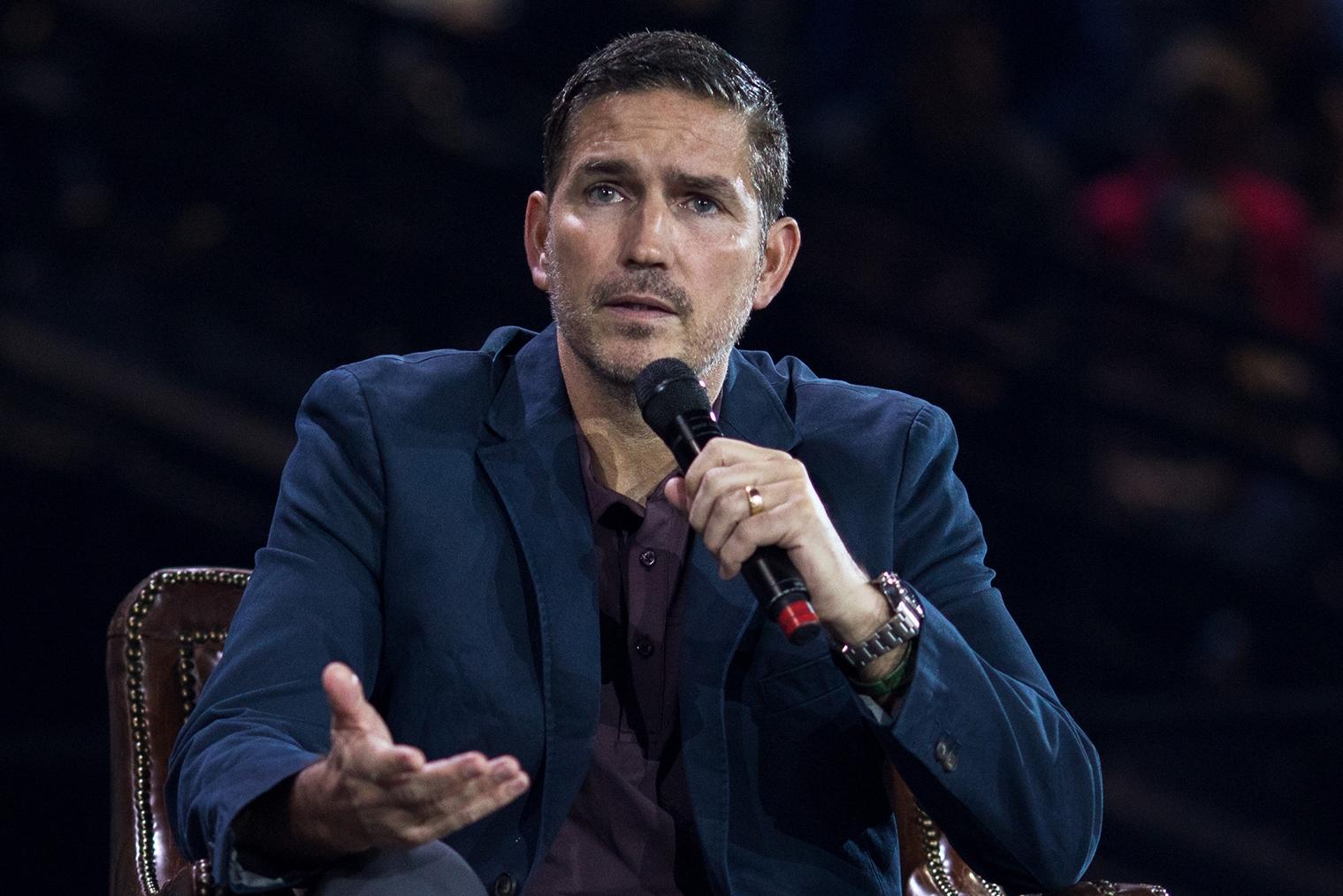 Actor Jim Caviezel tells students not to let fear get in the way of their  faith | Liberty News