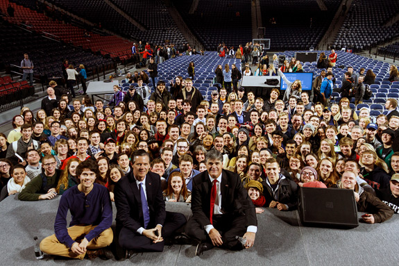 John Luke Robertson, President Jerry Falwell, and Sean Hannity pose with a group of Liberty students.
