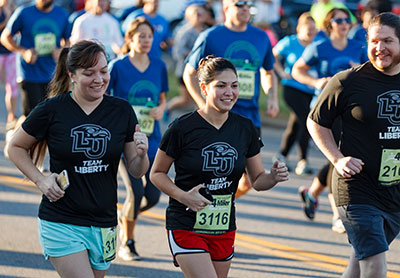 Team Liberty had the most runners and won five of six corporate divisions in last fall's Virginia 10 Miler. (Photo by Joel Coleman)