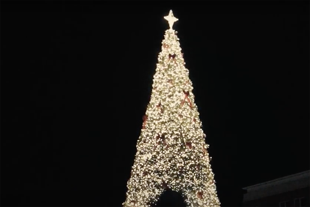 Student Activities ushers in holidays with Christmas in Lights ...