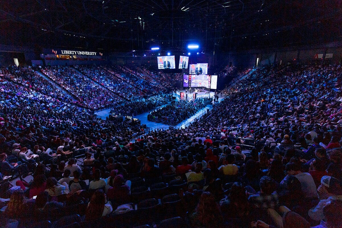 Liberty University Convocation Schedule 2022 Sadie Robertson Huff, Cast Of 'The Chosen' Among Spring 2022 Convocation  Guests » Liberty News