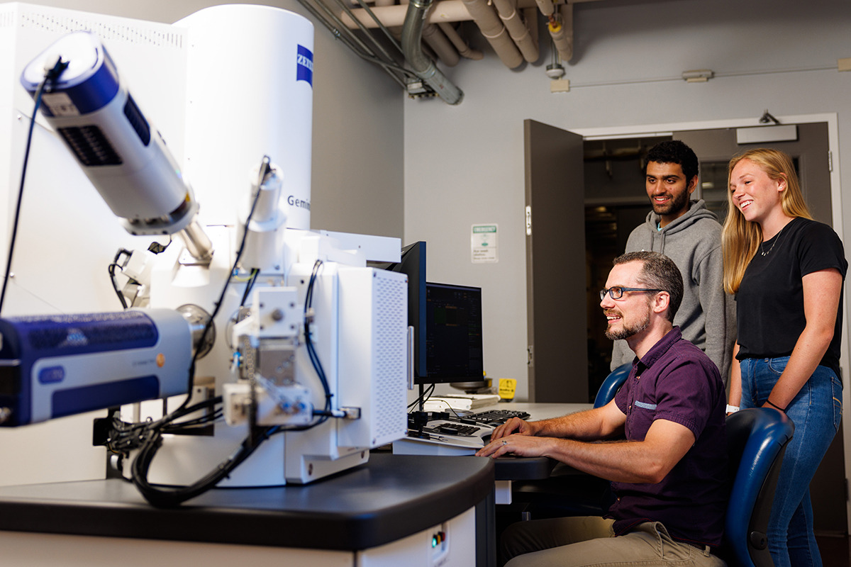 New high-tech microscope gives School of Engineering, LUCOM competitive edge in research