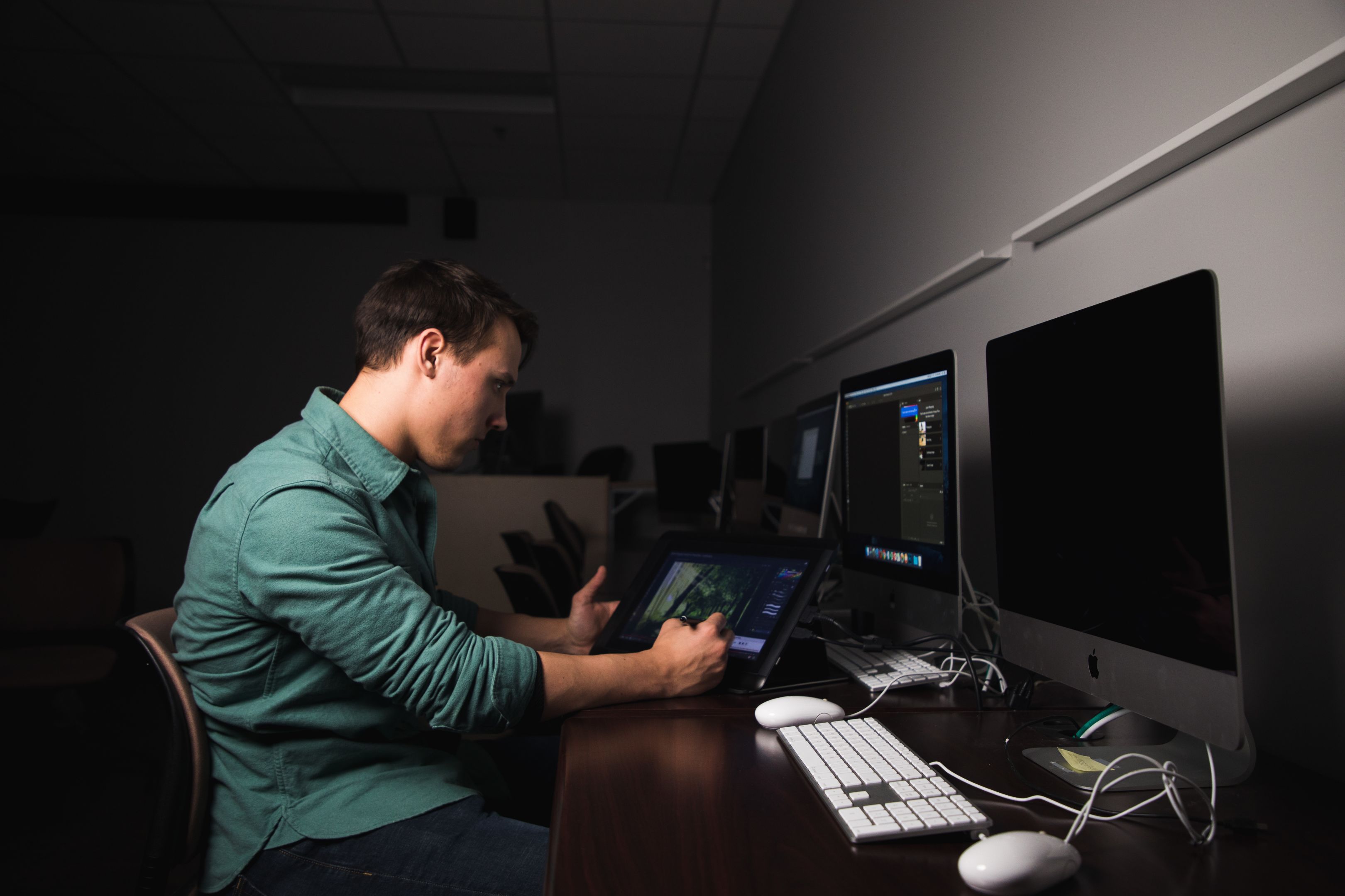 Bachelors In Graphic Design Hero