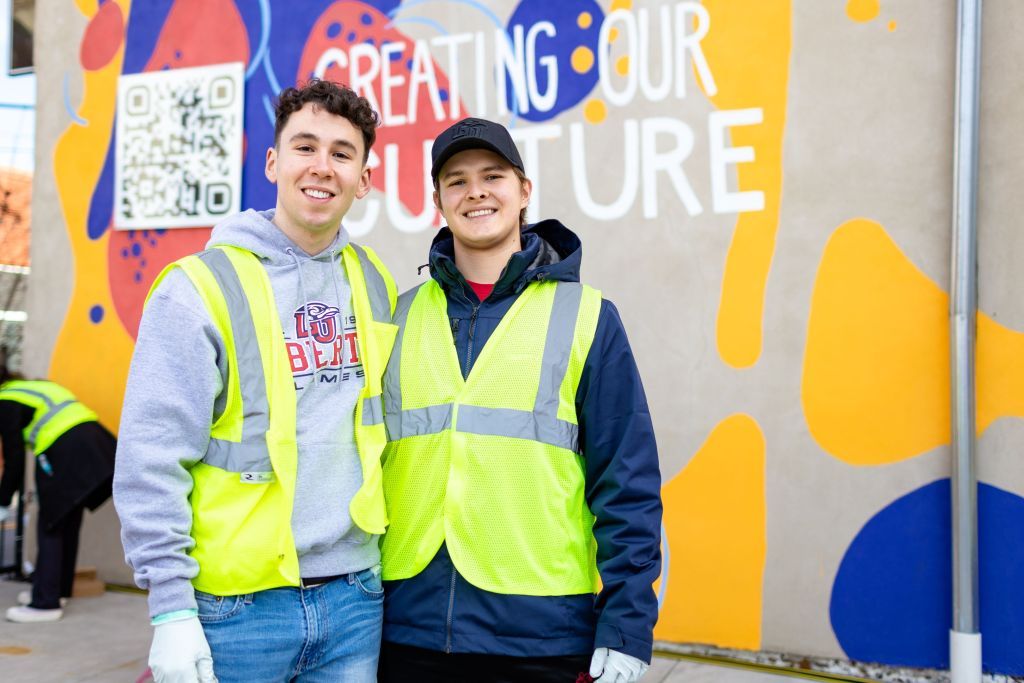 LU Students Serving 1024x683