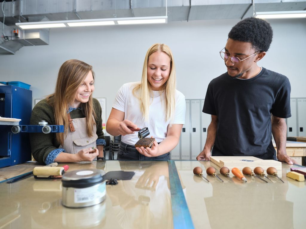 SADA Students Collaborating On An Art Project