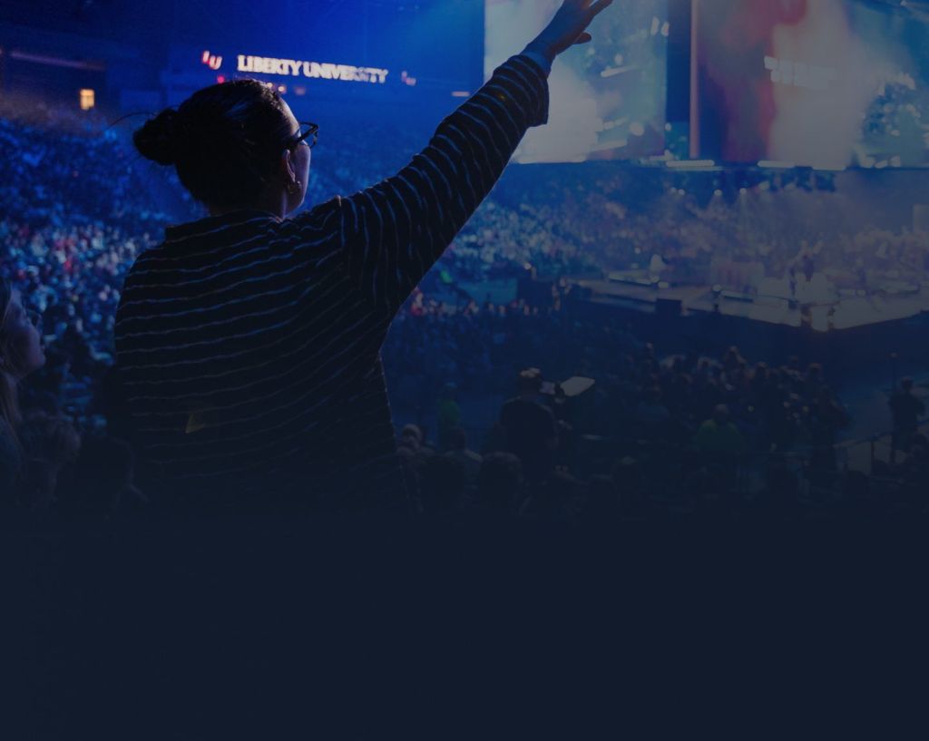 Student worshiping at LU Convocation