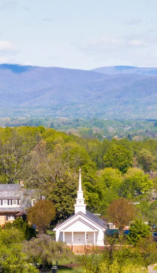 Imagine your day at LU looking like this in the fall! Ruth is giving us a sneak peek into her daily life as a Liberty student.